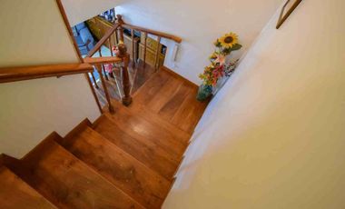VENTA CASA 4 AMBIENTES CON PATIO Y COCHERA