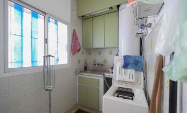 VENTA CASA 4 AMBIENTES CON PATIO Y COCHERA