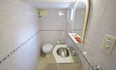 VENTA CASA 4 AMBIENTES CON PATIO Y COCHERA