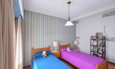 VENTA CASA 4 AMBIENTES CON PATIO Y COCHERA