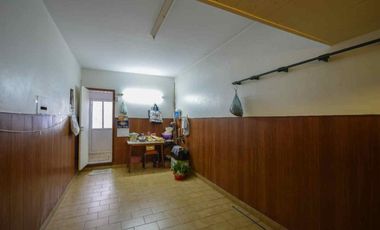 VENTA CASA 4 AMBIENTES CON PATIO Y COCHERA