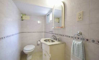 VENTA CASA 4 AMBIENTES CON PATIO Y COCHERA