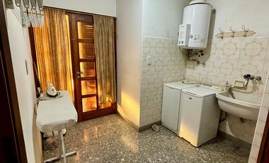 CASA EN VENTA EN MONTES DE OCA DOS DORMITORIOS