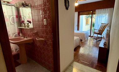 CASA EN VENTA EN MONTES DE OCA DOS DORMITORIOS
