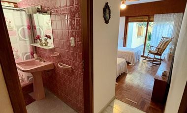 CASA EN VENTA EN MONTES DE OCA DOS DORMITORIOS