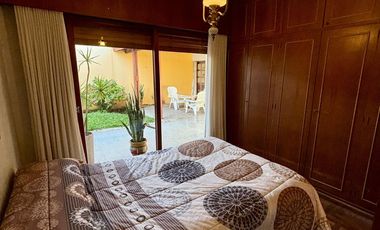 CASA EN VENTA EN MONTES DE OCA DOS DORMITORIOS