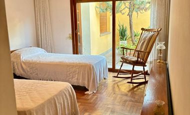 CASA EN VENTA EN MONTES DE OCA DOS DORMITORIOS