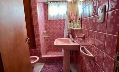 CASA EN VENTA EN MONTES DE OCA DOS DORMITORIOS