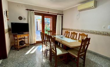 CASA EN VENTA EN MONTES DE OCA DOS DORMITORIOS