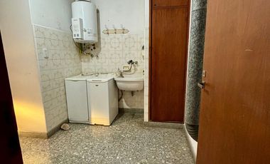 CASA EN VENTA EN MONTES DE OCA DOS DORMITORIOS