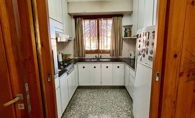 CASA EN VENTA EN MONTES DE OCA DOS DORMITORIOS