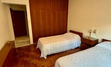 CASA EN VENTA EN MONTES DE OCA DOS DORMITORIOS