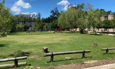 Casa en  ayres de maschwitz de 4 ambientes con pileta