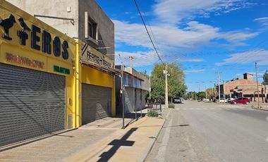 LOCAL COMERCIAL GRAL GODOY Y GRAL ROCA - PLOTTIER
