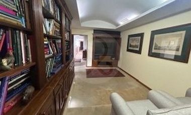 Casa en condominio en venta en Lomas de Bezares