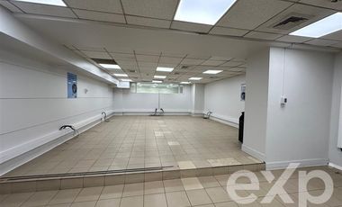 Local Comercial en Arriendo en Avenida Huérfanos frente Mall VIVO.