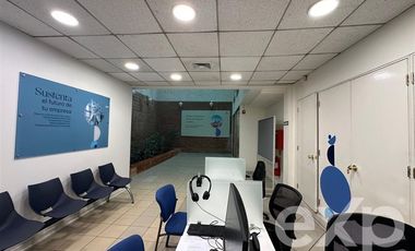 Local Comercial en Arriendo en Avenida Huérfanos frente Mall VIVO.