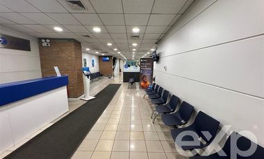 Local Comercial en Arriendo en Avenida Huérfanos frente Mall VIVO.