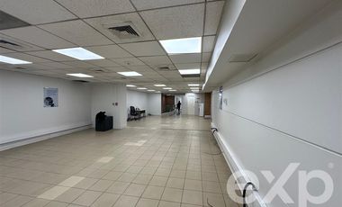Local Comercial en Arriendo en Avenida Huérfanos frente Mall VIVO.