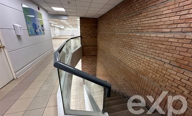 Local Comercial en Arriendo en Avenida Huérfanos frente Mall VIVO.
