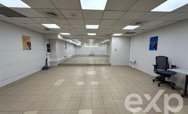 Local Comercial en Arriendo en Avenida Huérfanos frente Mall VIVO.