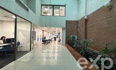 Local Comercial en Arriendo en Avenida Huérfanos frente Mall VIVO.