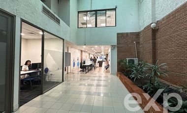 Local Comercial en Arriendo en Avenida Huérfanos frente Mall VIVO.