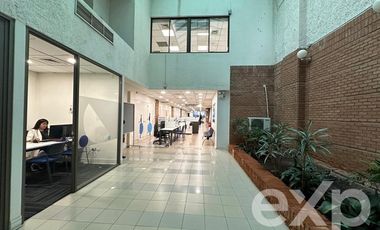 Local Comercial en Arriendo en Avenida Huérfanos frente Mall VIVO.