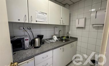 Local Comercial en Arriendo en Avenida Huérfanos frente Mall VIVO.