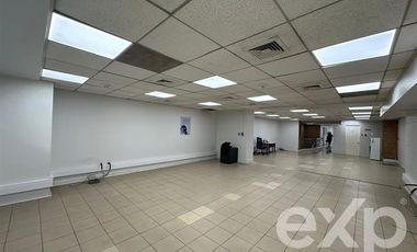 Local Comercial en Arriendo en Avenida Huérfanos frente Mall VIVO.