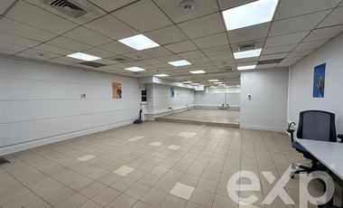 Local Comercial en Arriendo en Avenida Huérfanos frente Mall VIVO.