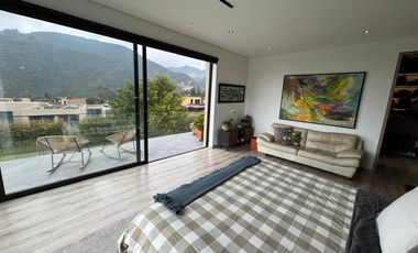 VENDO MODERNA CASA EN LA CALERA DE UN PISO