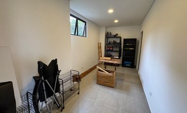 VENDO MODERNA CASA EN LA CALERA DE UN PISO