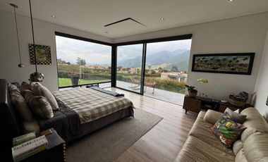 VENDO MODERNA CASA EN LA CALERA DE UN PISO