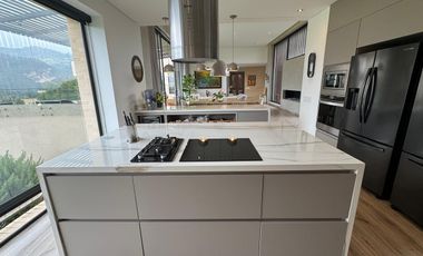 VENDO MODERNA CASA EN LA CALERA DE UN PISO