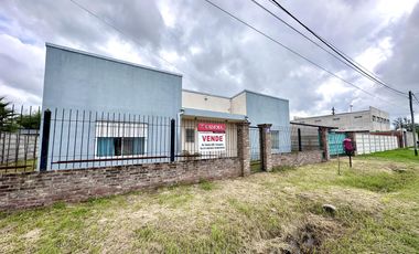Casa en Venta en terreno de 625 m², 5 ambientes. Garage. Parrilla. Gran parque verde. Barrio Los Naranjos, Zárate