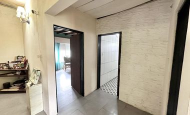 Casa en Venta en terreno de 625 m², 5 ambientes. Garage. Parrilla. Gran parque verde. Barrio Los Naranjos, Zárate