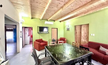 Casa en Venta en terreno de 625 m², 5 ambientes. Garage. Parrilla. Gran parque verde. Barrio Los Naranjos, Zárate