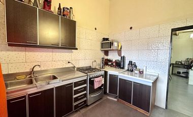 Casa en Venta en terreno de 625 m², 5 ambientes. Garage. Parrilla. Gran parque verde. Barrio Los Naranjos, Zárate