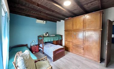 Casa en Venta en terreno de 625 m², 5 ambientes. Garage. Parrilla. Gran parque verde. Barrio Los Naranjos, Zárate