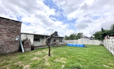 Casa en Venta en terreno de 625 m², 5 ambientes. Garage. Parrilla. Gran parque verde. Barrio Los Naranjos, Zárate