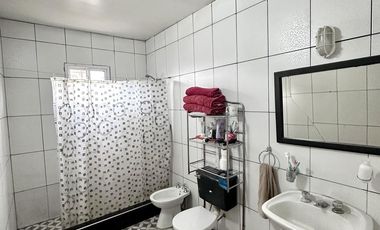 Casa en Venta en terreno de 625 m², 5 ambientes. Garage. Parrilla. Gran parque verde. Barrio Los Naranjos, Zárate