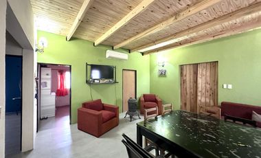 Casa en Venta en terreno de 625 m², 5 ambientes. Garage. Parrilla. Gran parque verde. Barrio Los Naranjos, Zárate