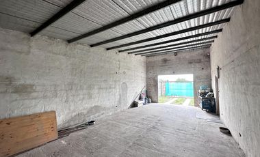 Casa en Venta en terreno de 625 m², 5 ambientes. Garage. Parrilla. Gran parque verde. Barrio Los Naranjos, Zárate
