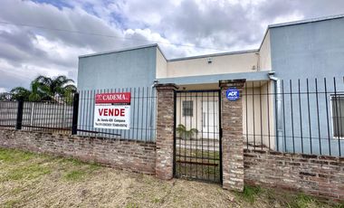 Casa en Venta en terreno de 625 m², 5 ambientes. Garage. Parrilla. Gran parque verde. Barrio Los Naranjos, Zárate