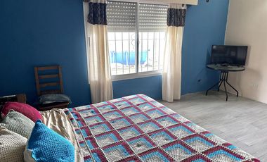 Casa en Venta en terreno de 625 m², 5 ambientes. Garage. Parrilla. Gran parque verde. Barrio Los Naranjos, Zárate
