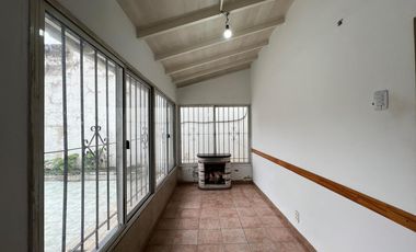 Casa de tres ambientes en lote propio en Alquiler en Remedios de Escalada