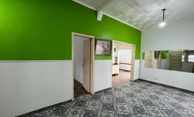 Casa de tres ambientes en lote propio en Alquiler en Remedios de Escalada