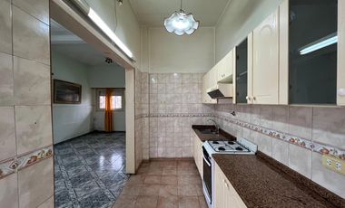 Casa de tres ambientes en lote propio en Alquiler en Remedios de Escalada