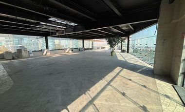 Local en Renta en Bosques de las Lomas Plaza Ikon (m2lc1026)